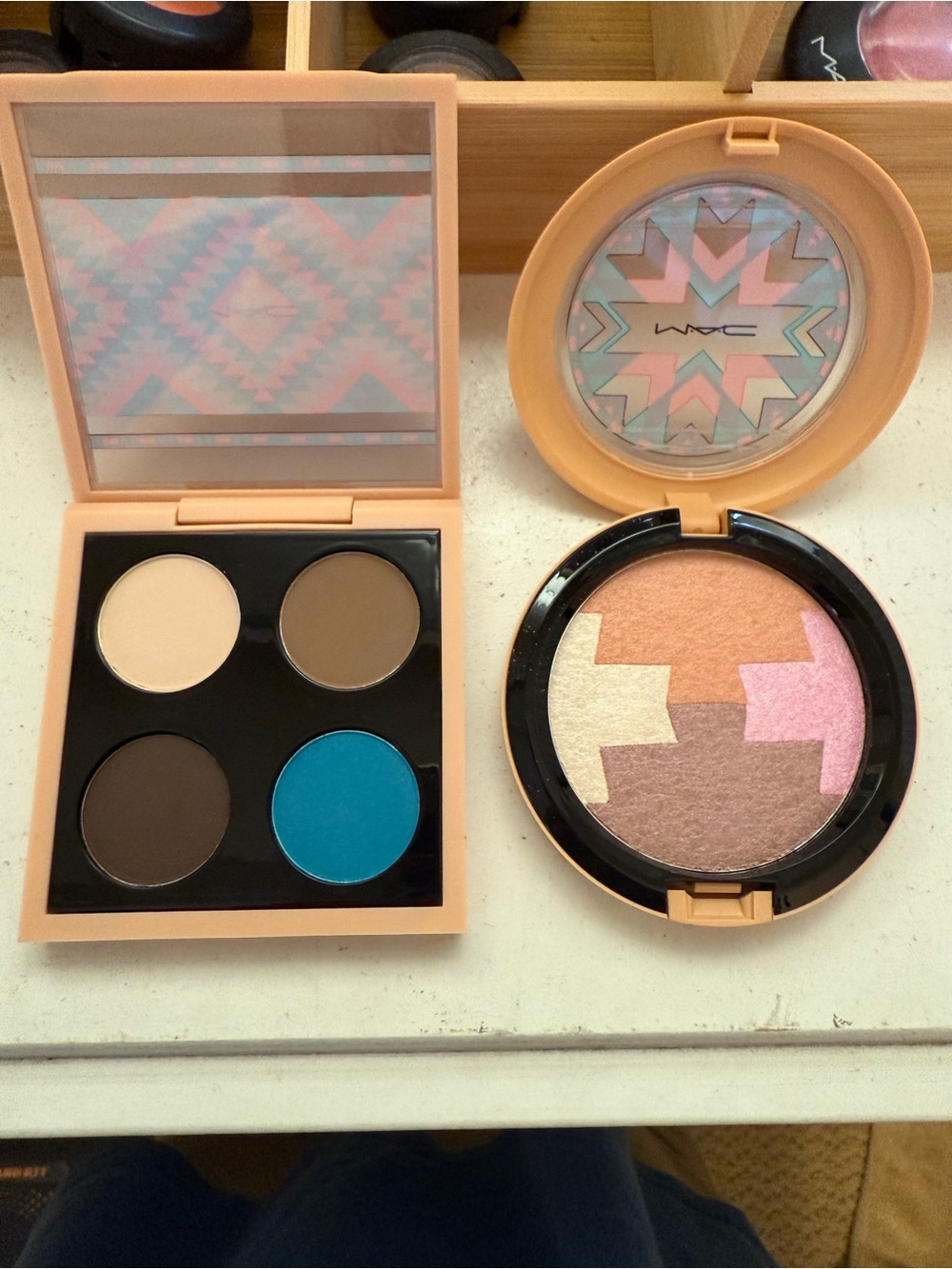 MAC Cosmetics Bundle - Eyeshadow Palette & Highlighter